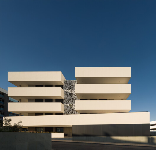 Edifício MOT-L Residence / Mário Martins Atelier - Imagem 10 de 26