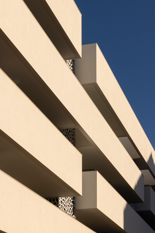Edifício MOT-L Residence / Mário Martins Atelier - Imagem 9 de 26