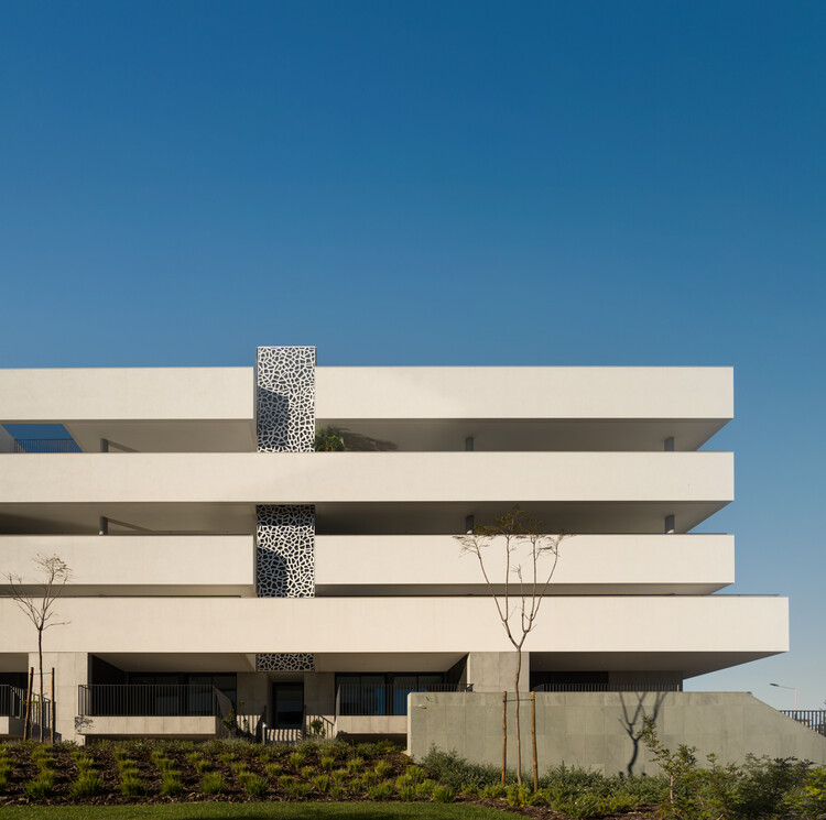 Edifício MOT-L Residence / Mário Martins Atelier - Imagem 2 de 26