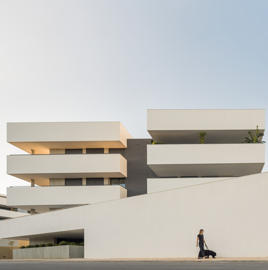 Edifício MOT-L Residence / Mário Martins Atelier - Imagem 15 de 26