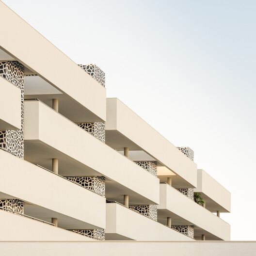 Edifício MOT-L Residence / Mário Martins Atelier - Imagem 12 de 26