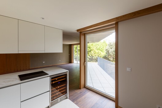 Edifício Salgueiros / André Simão & Nuno Bessa - Fotografia de Interiores, Cozinha, Madeira