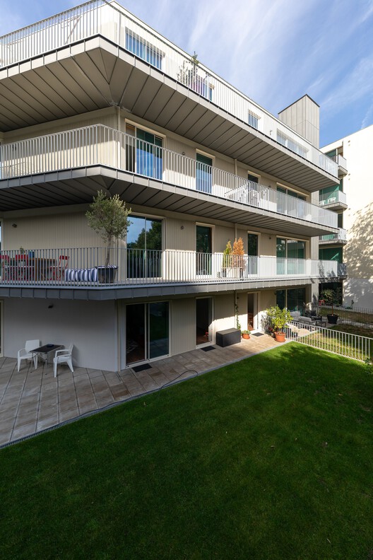 Edifício Salgueiros / André Simão & Nuno Bessa - Fotografia de Exterior, Balcão