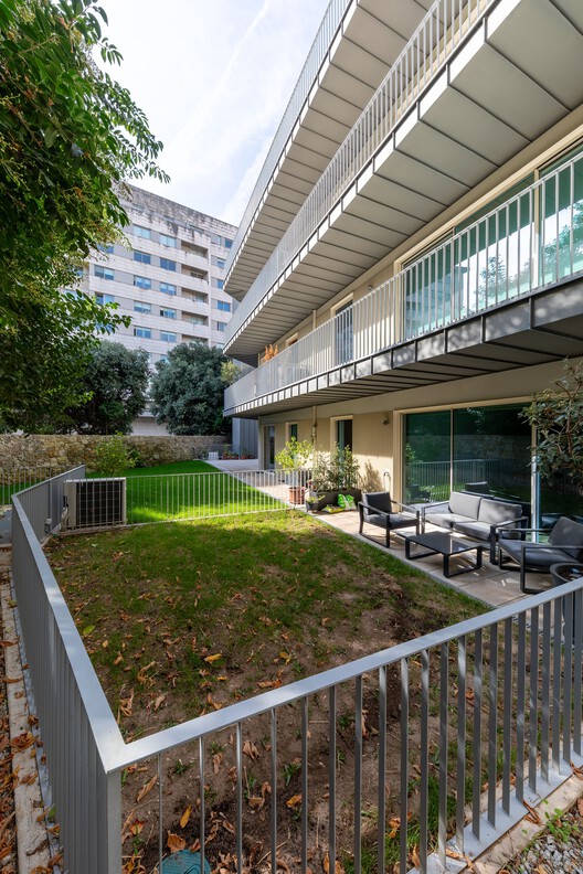 Edifício Salgueiros / André Simão & Nuno Bessa - Fotografia de Exterior, Balcão