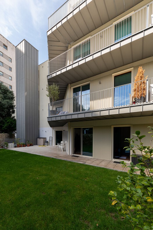 Edifício Salgueiros / André Simão & Nuno Bessa - Fotografia de Exterior, Balcão