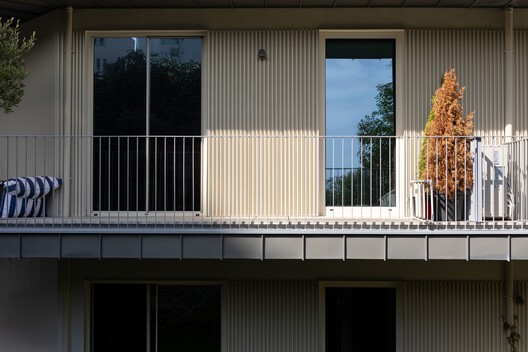 Edifício Salgueiros / André Simão & Nuno Bessa - Fotografia de Interiores, Madeira, Corrimão, Balcão