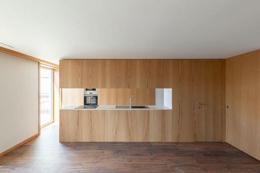 Edifício Salgueiros / André Simão & Nuno Bessa - Fotografia de Interiores, Cozinha, Madeira, Bancada