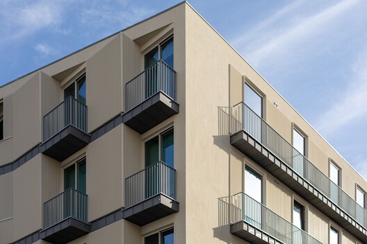 Edifício Salgueiros / André Simão & Nuno Bessa - Fotografia de Exterior, Balcão, Corrimão