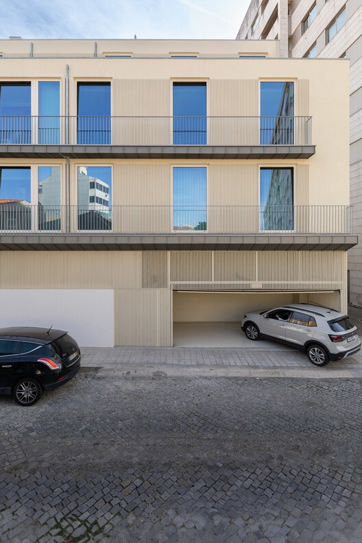 Edifício Salgueiros / André Simão & Nuno Bessa - Fotografia de Exterior, Balcão