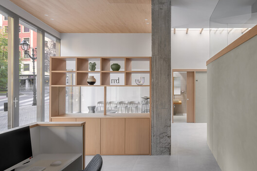 Clínica Dental md / Murillo Arquitectos Clínica Dental md / Murillo Arquitectos - Fotografía interior, Madera, Estanterías, Mesas, Iluminación, Vidrio, Sillas
