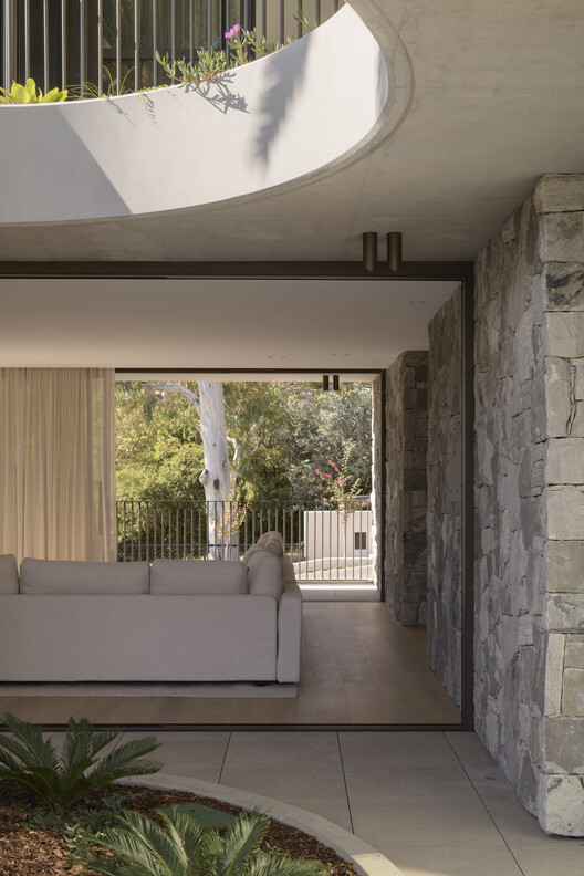 Gawler Crescent House / Ben Walker Architects - Interior Photography, Concrete, Courtyard