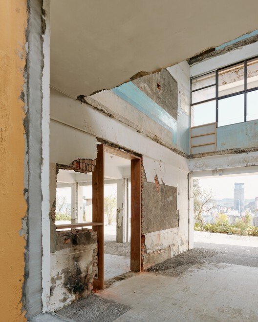 Taiping Elementary School, Keelung / KHAA (Kuo+Huang and Associates) - Interior Photography, Concrete