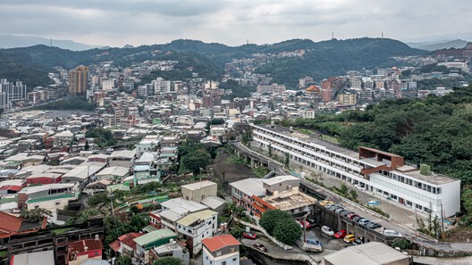 Taiping Elementary School, Keelung / KHAA (Kuo+Huang and Associates) - Exterior Photography, Cityscape