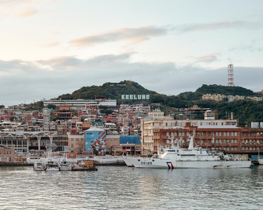 Taiping Elementary School, Keelung / KHAA (Kuo+Huang and Associates) - Exterior Photography, Waterfront, Coast