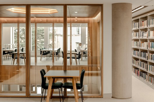 Schwarzman Center for the Humanities - University of Oxford / Hopkins Architects - Interior Photography, Dining room, Wood, Shelving, Table, Chair