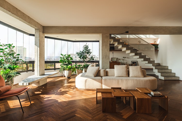 Apartamento MR / Ana Sawaia Arquitetura - Fotografía de interiores, salón, madera, sillas