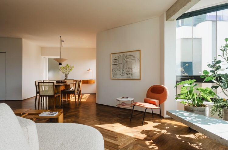 MR / Ana Sawaia Arquitetura Apartamento - fotografía de interiores, comedor, madera, iluminación, mesa, sillas