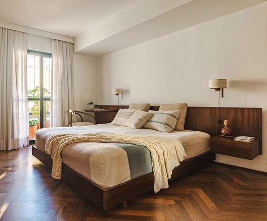 MR Apartment / Ana Sawaia Arquitetura MR Apartment / Ana Sawaia Arquitetura - Interior Photography, Bedroom, Bed, Wood, Lighting
