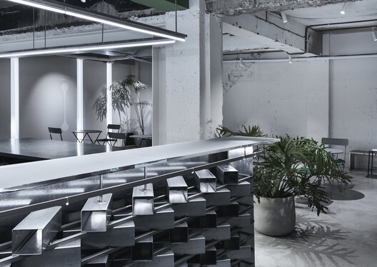 From Industry to the Living Room: Metal Furniture in Interior Architecture - Image 18 of 31