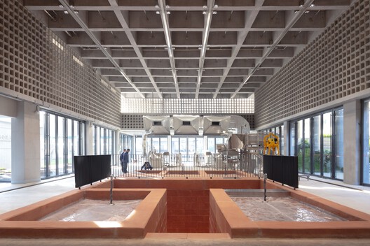 郎酒集团品质研究院 / 天仝建筑 - 室内图, 厨房, 玻璃