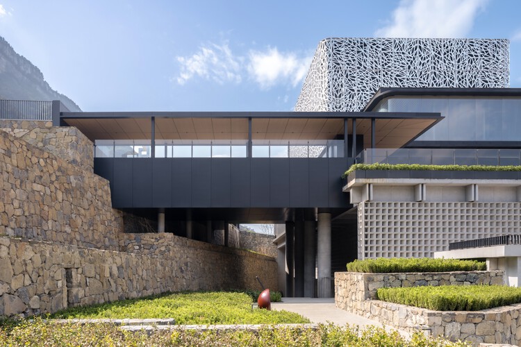 郎酒集团品质研究院 / 天仝建筑 - 3 的图像 32