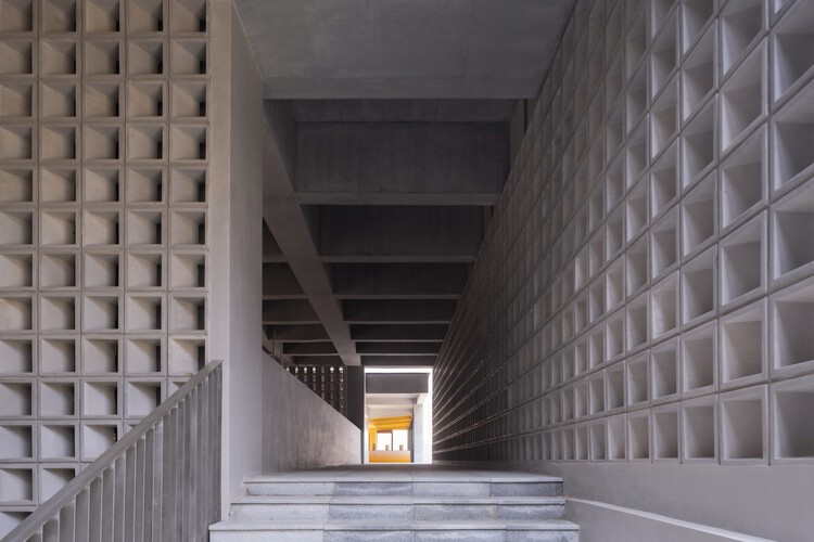 郎酒集团品质研究院 / 天仝建筑 - 10 的图像 32