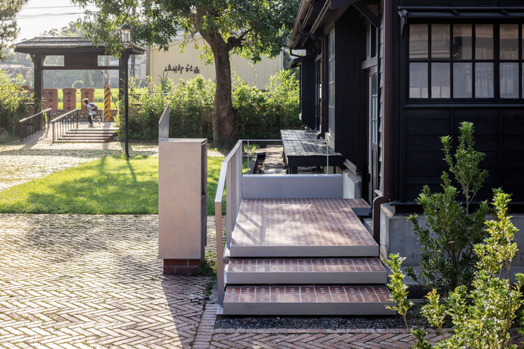 Projeto Weavefield / studio whispace + architects - Fotografia de Exterior, Terraço, Concreto, Jardim, Aido