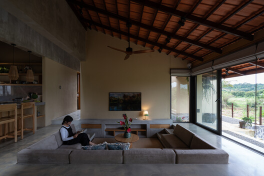 Bao Loc House / Tad.atelier - Interior Photography, Living Room, Beam