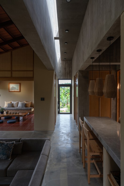 Bao Loc House / Tad.atelier - Interior Photography, Door, Beam