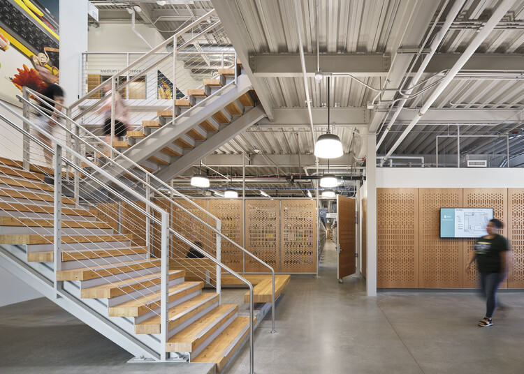 Centro de Operações da Biblioteca de Multnomah / Hennebery Eddy Architects - Fotografia de Interiores, Escada, Madeira, Vidro, Aço, Viga