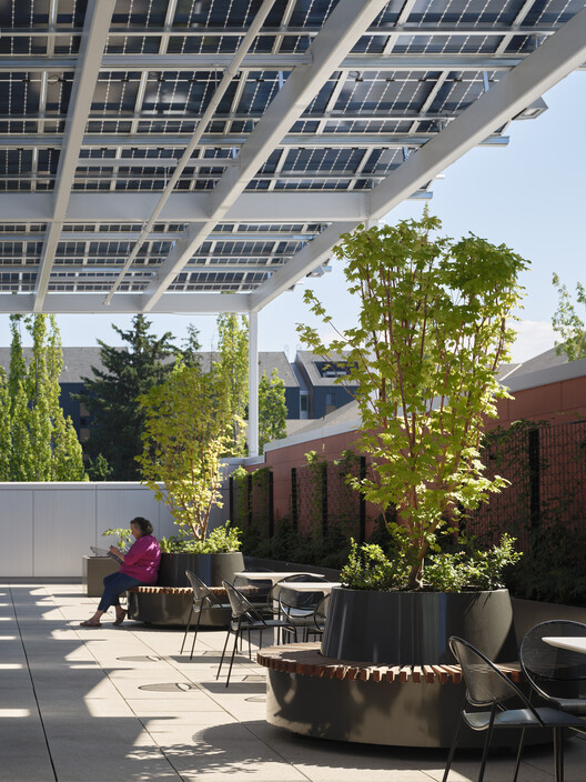 Multnomah County Library Operations Center / Hennebery Eddy Architects - Exterior Photography, Courtyard