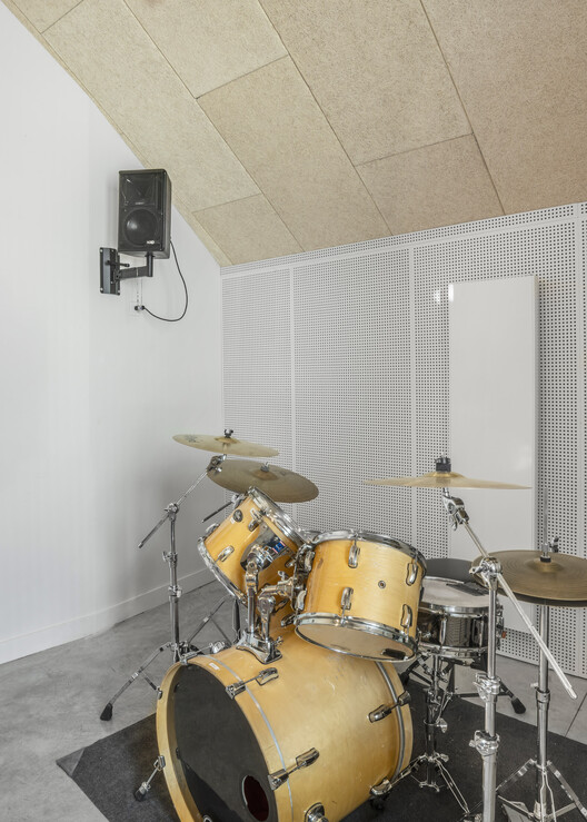 Cultural and Musical Space / TRACKS - Interior Photography, Bathroom, Lighting