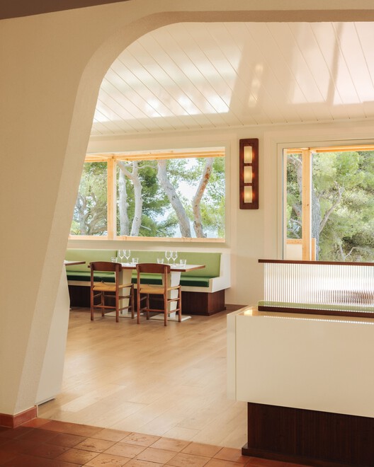 The Belvédère Restaurant / Rudy Guénaire - Interior Photography, Wood, Lighting, Table, Chair