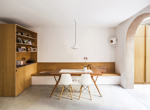 Green House / Anna & Eugeni Bach - Fotografía interior, Madera, Mesas, Iluminación, Sillas, Estanterías