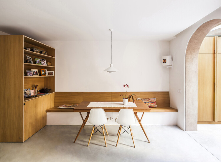 Invernadero / Anna & Eugeni Bach - fotografía de interiores, madera, mesas, luces, sillas, estanterías