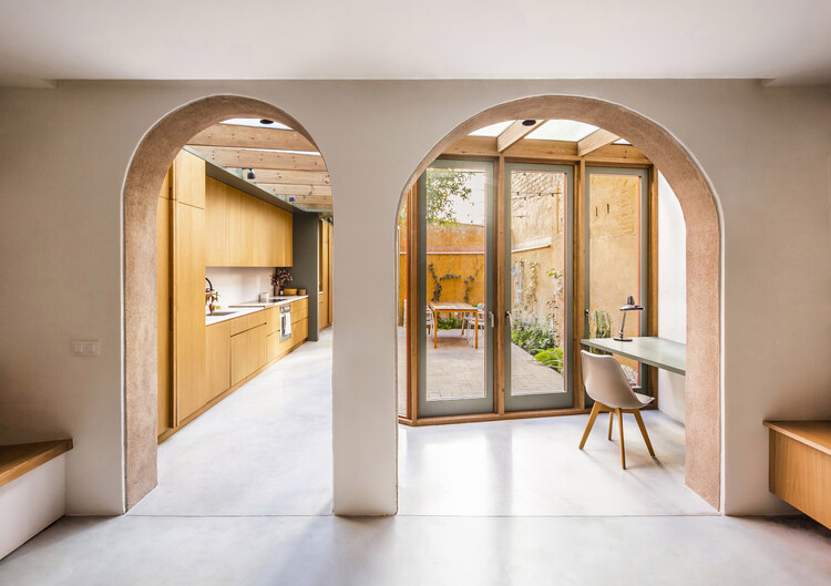 Green House / Anna & Eugeni Bach - Fotografía interior, Ampliación, Arco, Puerta