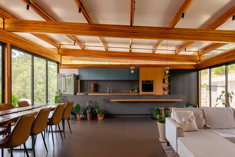 Casa CLV / Cornetta Arquitetura - Fotografía de interiores, madera, mesas, iluminación, sillas, fijación de vigas