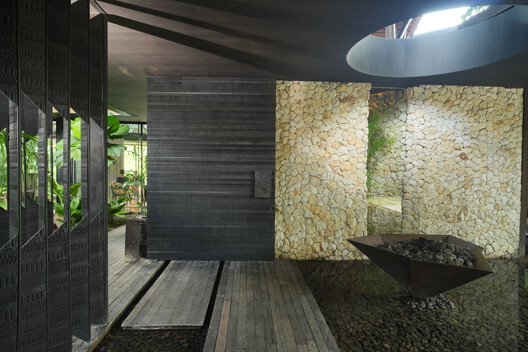 Doors at Scale: Highlights from the Best Pivot Door Contest 2026 - Image 5 of 22