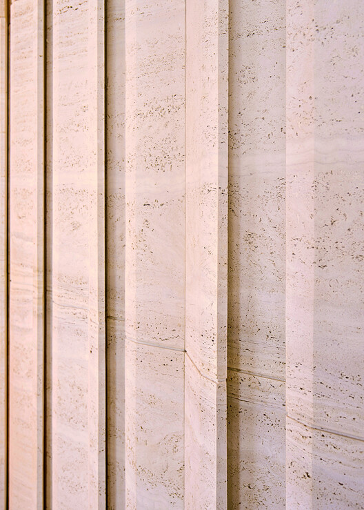 Doors at Scale: Highlights from the Best Pivot Door Contest 2026 - Image 16 of 22