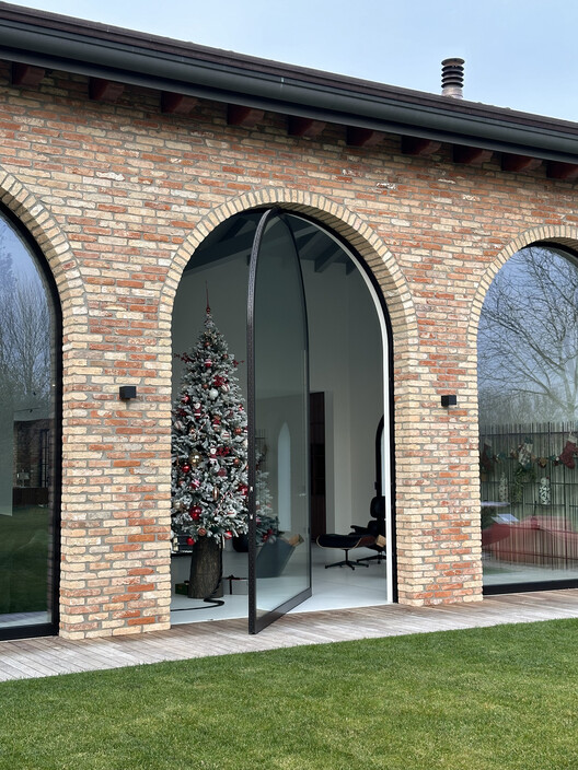 Doors at Scale: Highlights from the Best Pivot Door Contest 2026 - Image 3 of 22