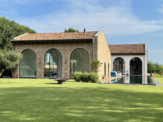 Doors at Scale: Highlights from the Best Pivot Door Contest 2026 - Image 9 of 22