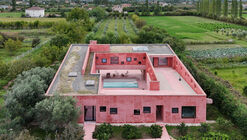 Red House / Pacarizi Studio