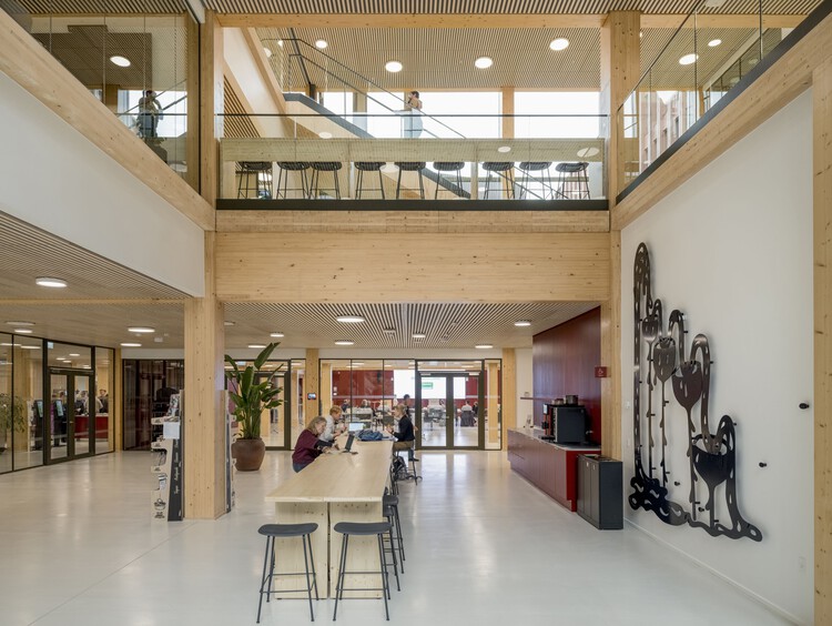 Edificio de oficinas WoodHub / CF Møller - fotografías del interior