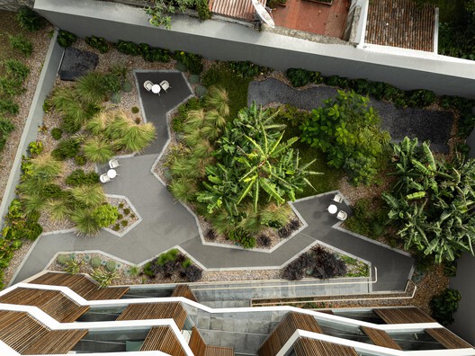 Condomínio Ernesto do Canto / BOX arquitectos Condomínio Ernesto do Canto / BOX arquitectos - Imagen 20 de 42