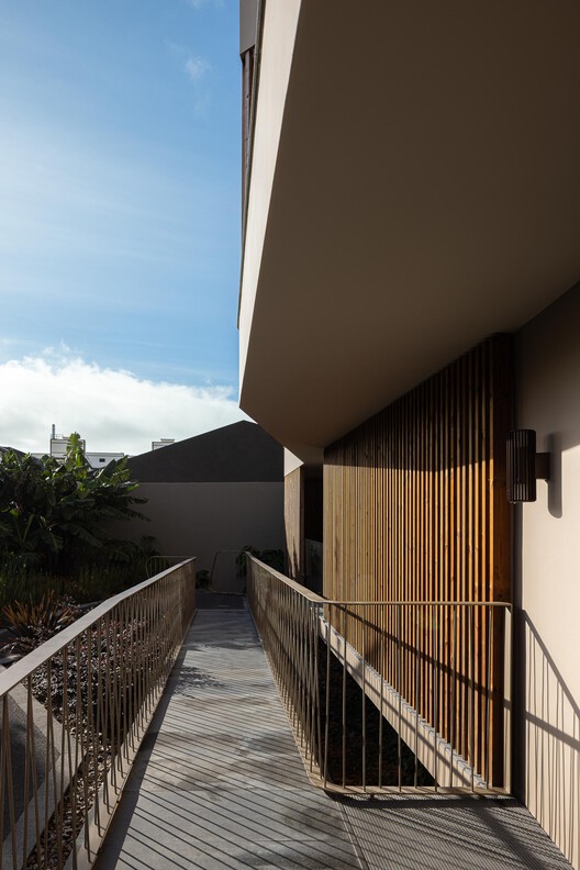 Condomínio Ernesto do Canto / BOX arquitectos Condomínio Ernesto do Canto / BOX arquitectos - Imagen 28 de 42