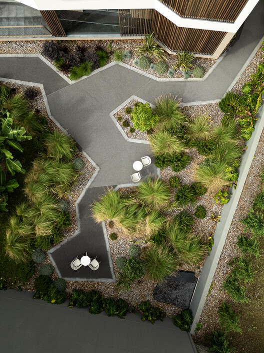 Condomínio Ernesto do Canto / BOX arquitectos Condomínio Ernesto do Canto / BOX arquitectos - Imagen 5 de 42