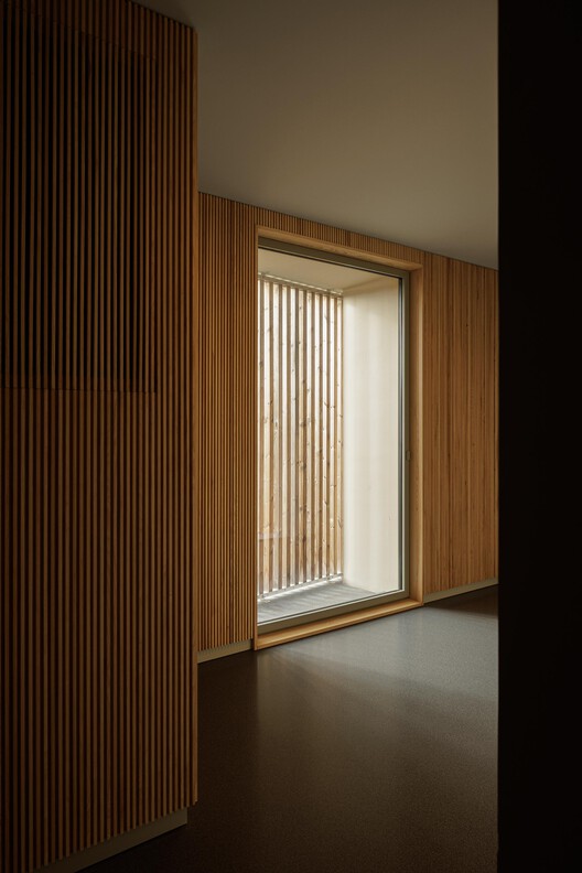 Condomínio Ernesto do Canto / BOX arquitectos Condomínio Ernesto do Canto / BOX arquitectos - Fotografía interior, Madera