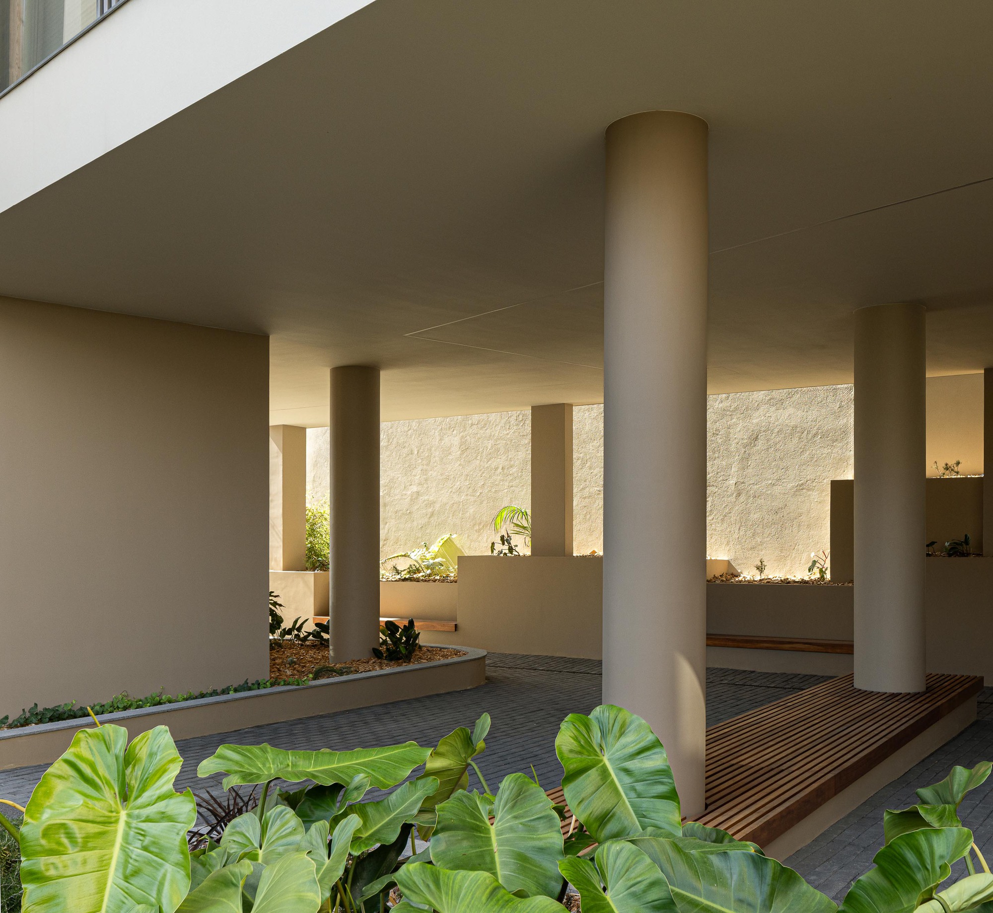 Galería de Condomínio Ernesto do Canto / BOX arquitectos - 19