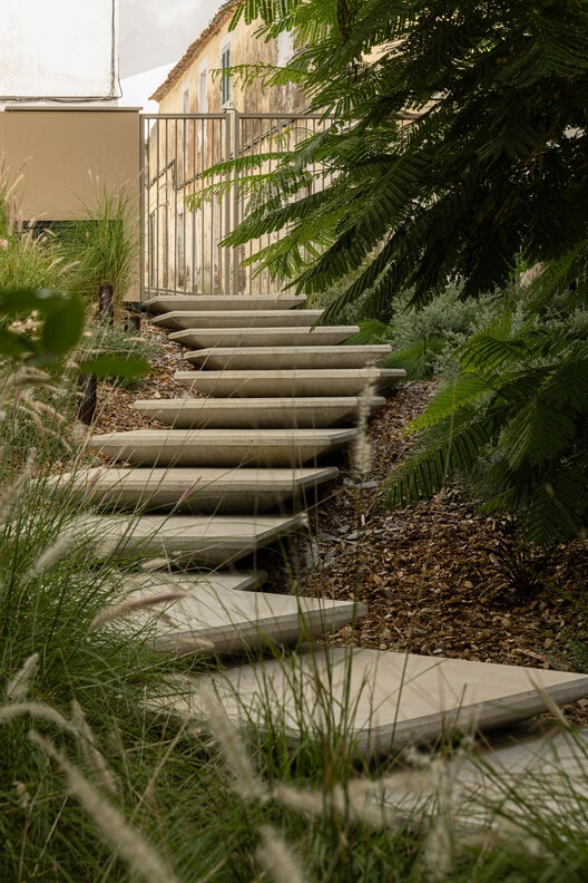 Condomínio Ernesto do Canto / BOX arquitectos Condomínio Ernesto do Canto / BOX arquitectos - Imagen 21 de 42