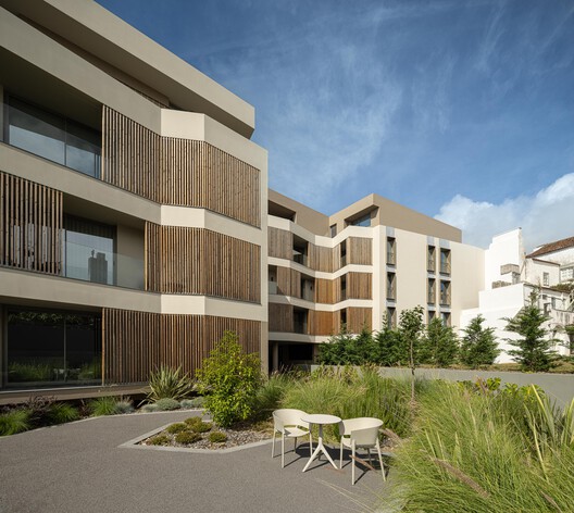 Condomínio Ernesto do Canto / BOX arquitectos Condomínio Ernesto do Canto / BOX arquitectos - Fotografía exterior